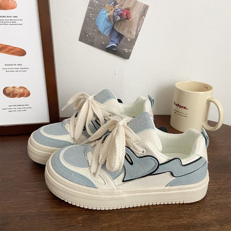 2023 Hot Sale Shoes for Women Lace Up Women's Vulcanize Shoes Autumn Round Toe Heart Shoes Ladies Platform Casual Sneakers