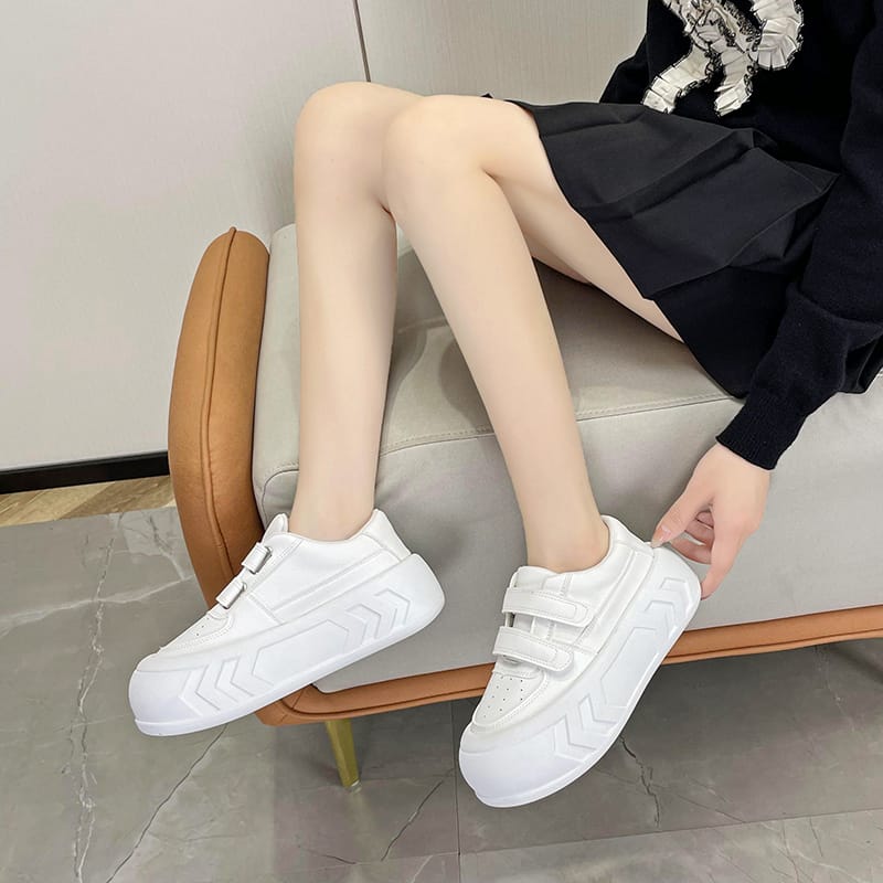 2024 New Fashion Women's Casual Sports Shoes New Thick Sole Personalized Sports Shoes for Spring and Autumn  Season