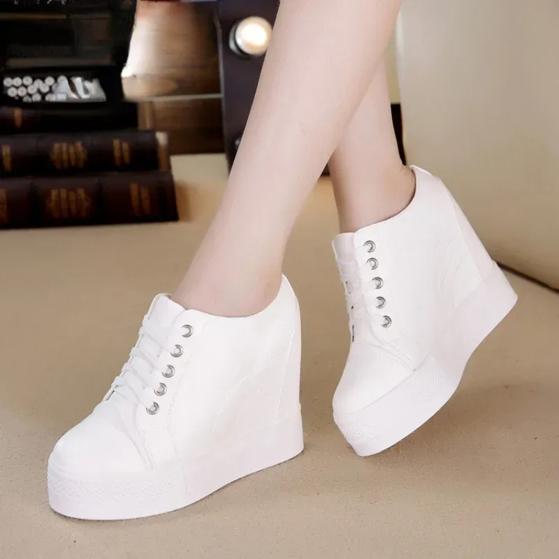 High Top Women's Casual Shoes Leather Casual Sneaker Hidden Increased Ladies Ankle Boots New Plush Woman Platform Boots Botines