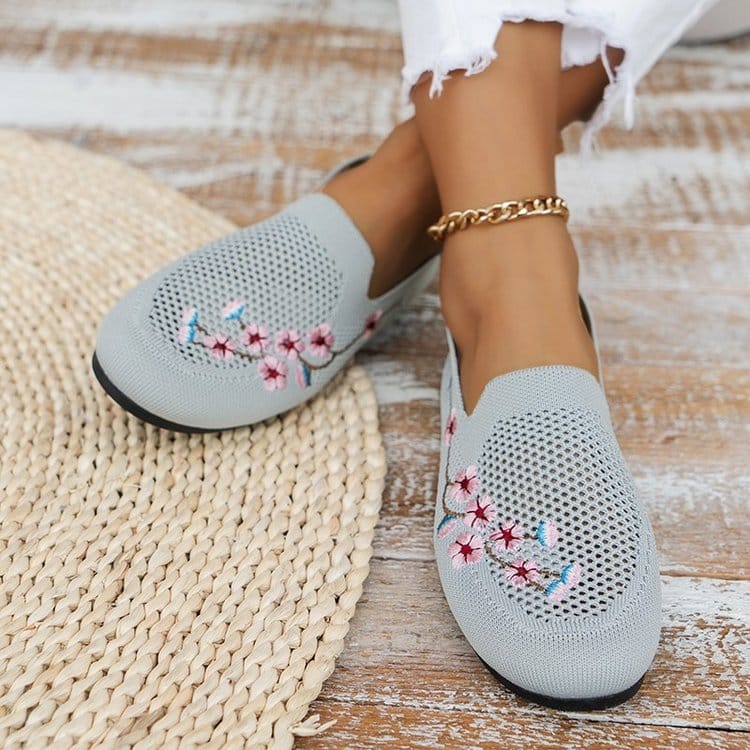 New Women's Shoes Mesh Light Breathable Slip on Casual Shoes Solid Color Versatile Low Help Flat Shoes Zapatos De Mujer Sneakers