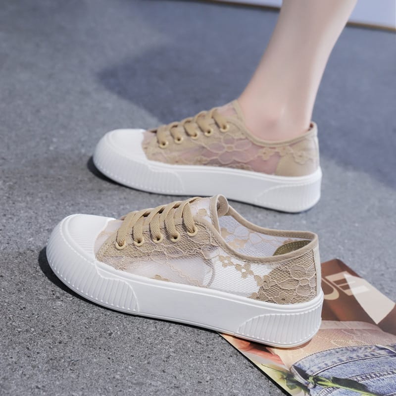 Summer New Soft and Comfortable Leisure Sports Shoes Hollow Lace Canvas Mesh Outdoor Shoes