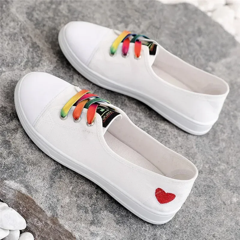 Canvas Shoes Women Vulcanized Shoes Fashion Heart-shaped Flat Sneakers Ladies Lace-up Casual Shoes Breathable Walking Sneakers