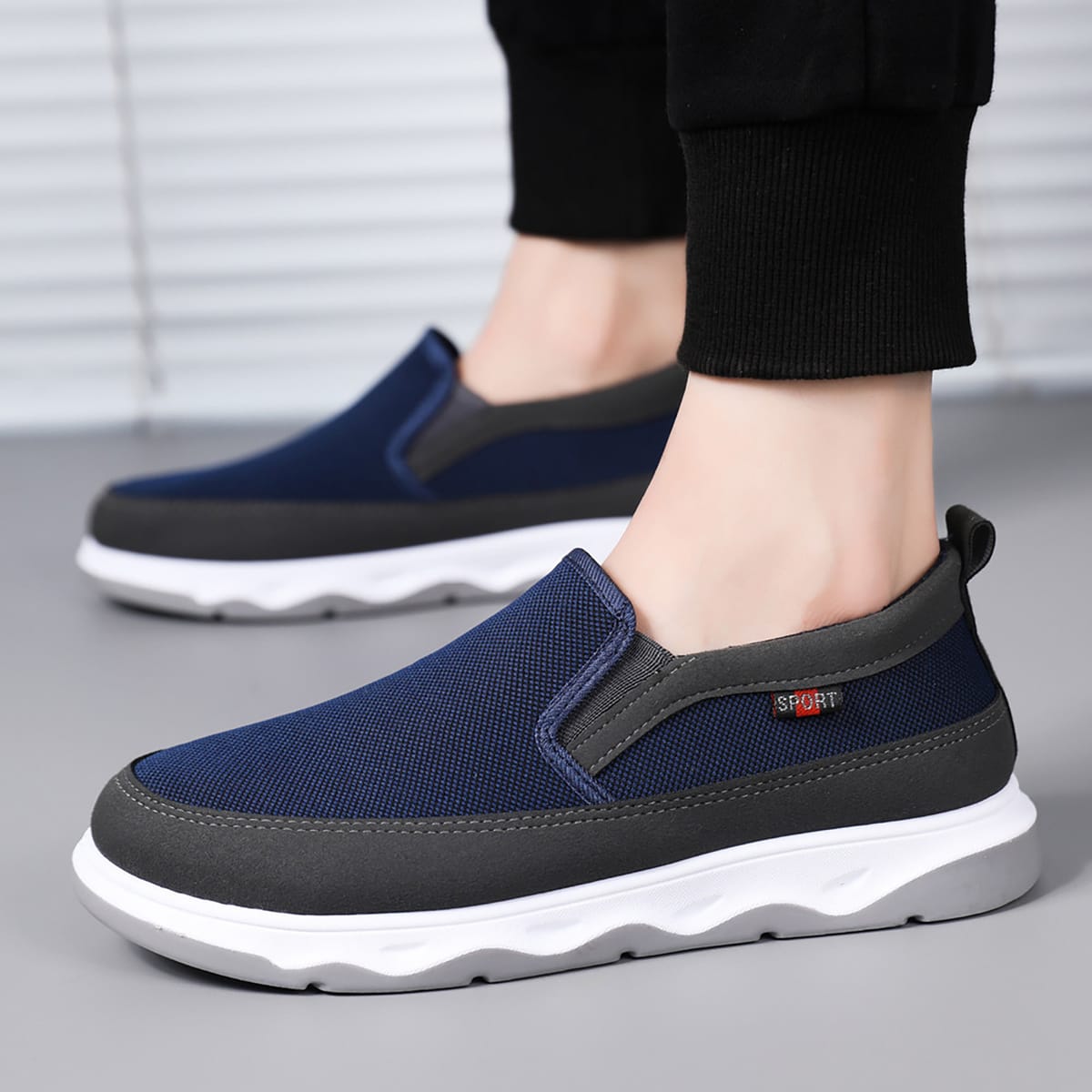 Men Casual Sneakers 2024 Spring New Lightweight Male Tennis Shoes Men Sneakers Soft Mesh Casual Shoes Outdoor Anti-Slip Shoes