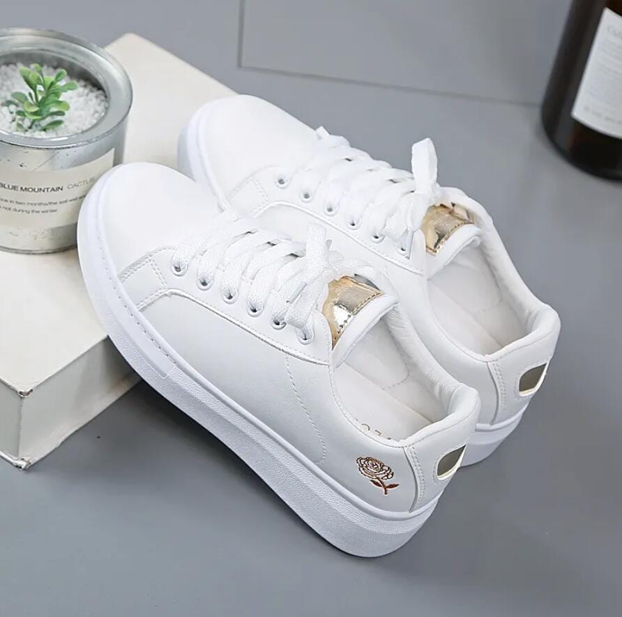 2023 Women Casual Shoes New Spring Fashion Embroidered White Breathable Flower Lace-Up Sneakers