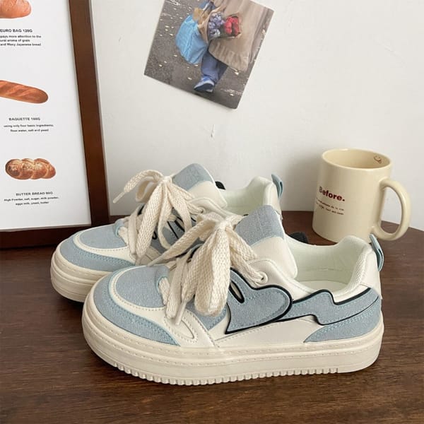 2023 Hot Sale Shoes for Women Lace Up Women's Vulcanize Shoes Autumn Round Toe Heart Shoes Ladies Platform Casual Sneakers