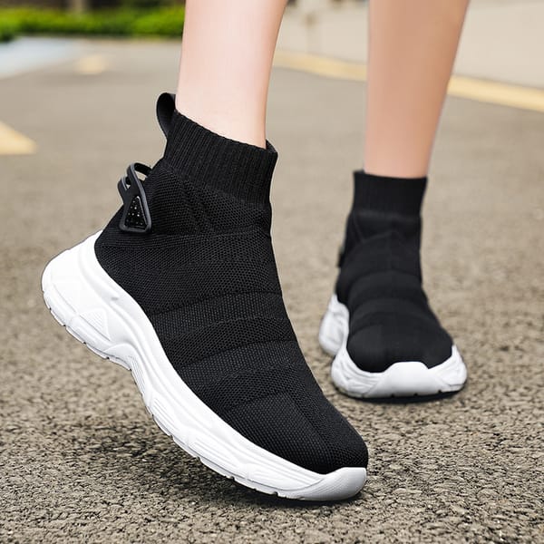 2024 New Couples Socks Sports Shoes Fashion Breathbale Black Trainers Men Casual Walking High Top Women's Gym Sneakers