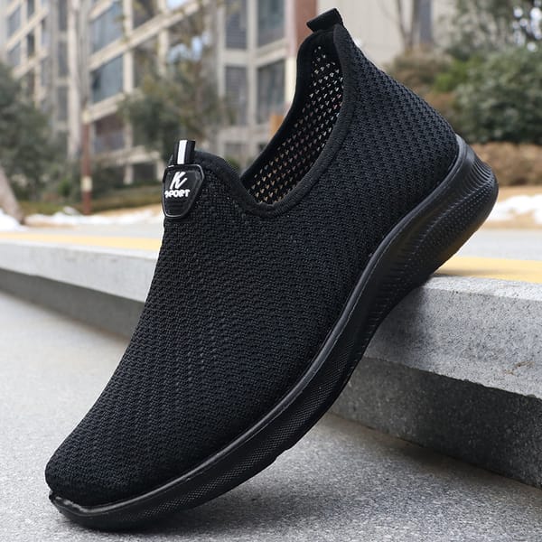 Summer Men's Casual Shoes Knitted Mesh Sneakers Non Slip Lightweigh Flats New Men Breathable Slip on Running Shoes Tenis Hombre